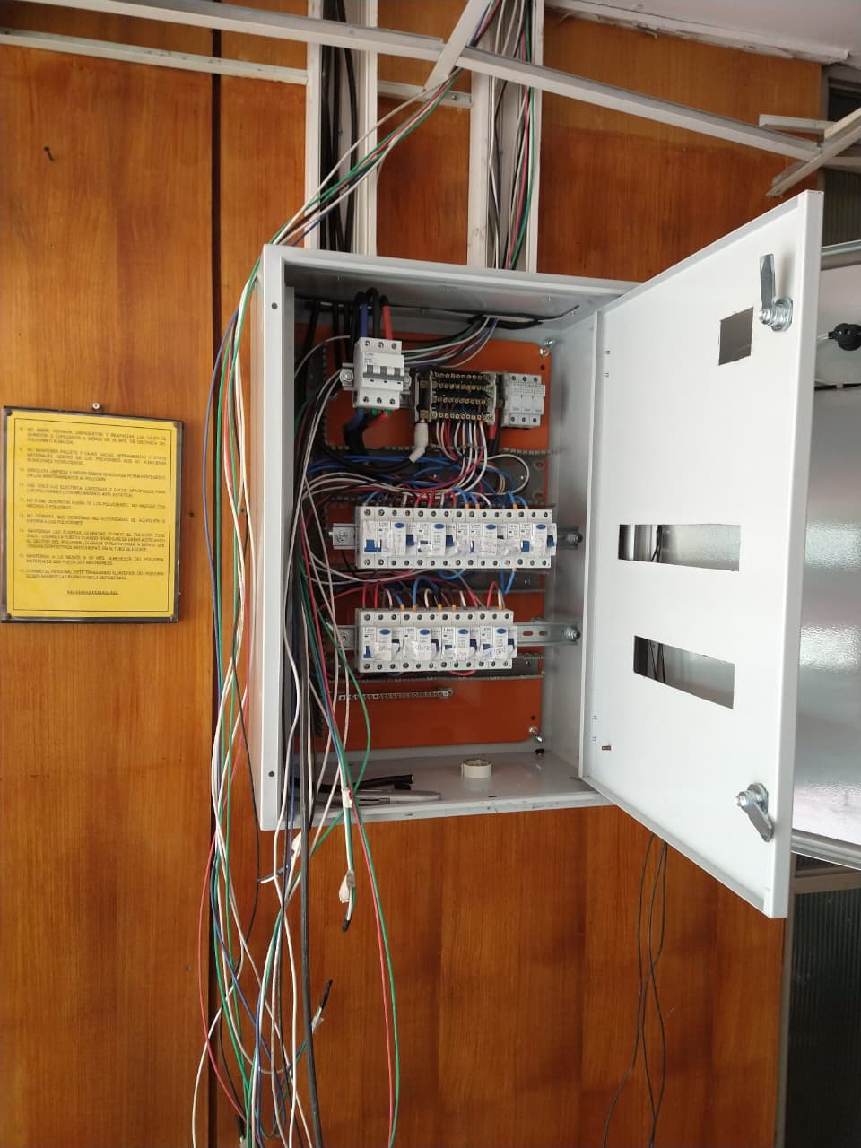 Instalación eléctrica en proceso